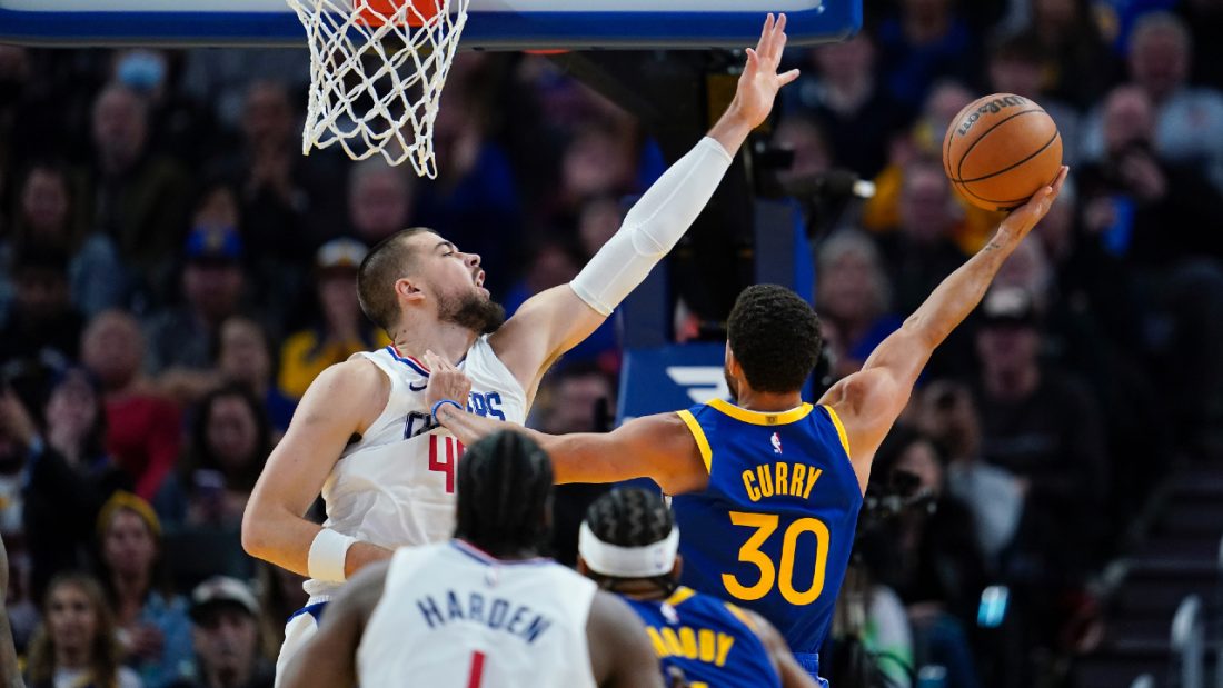 Curry, Thompson come up big down the stretch, Warriors hold off Clippers 